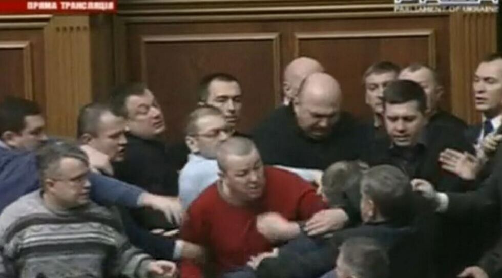 Бой в парламента на Украйна