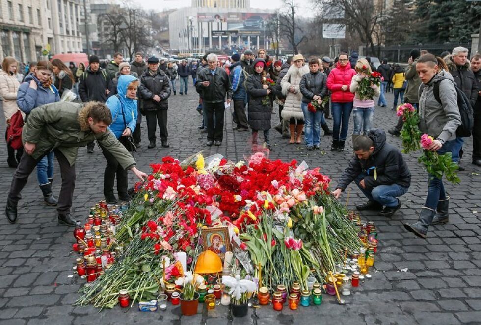 Украйна се събужда след два дни на траур и политически хаос