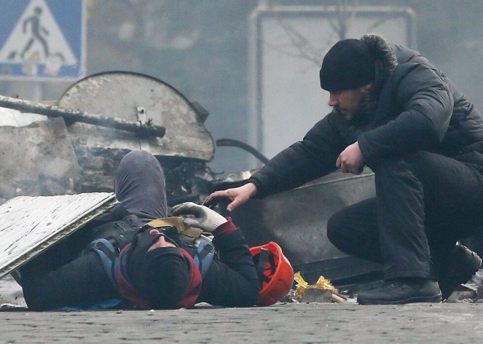 Голи гърди срещу автомати – цената на победата в Украйна