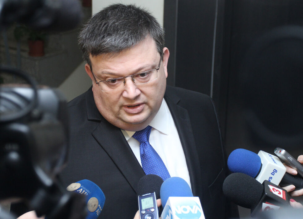 Цацаров разпореди проверки за всички разрешителни за оръжия