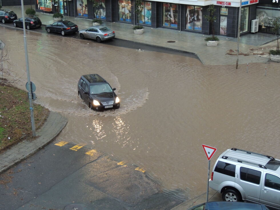 Водно бедствие в Бургас (СНИМКИ)