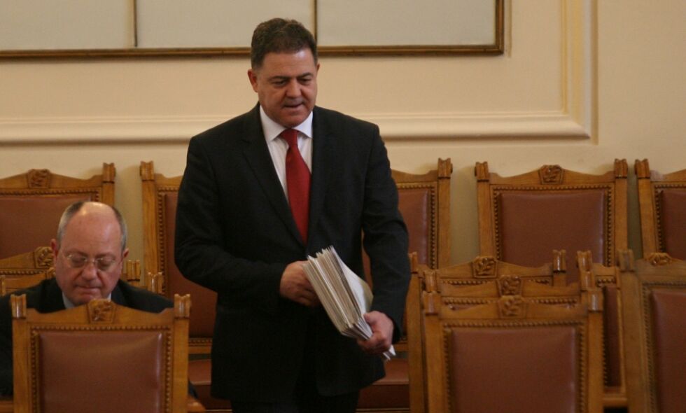 Не са една и две фирмите, източващи ВМА