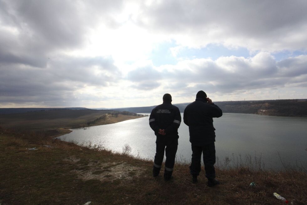 Преливат реки и язовири, няма риск за хората (ОБЗОР)