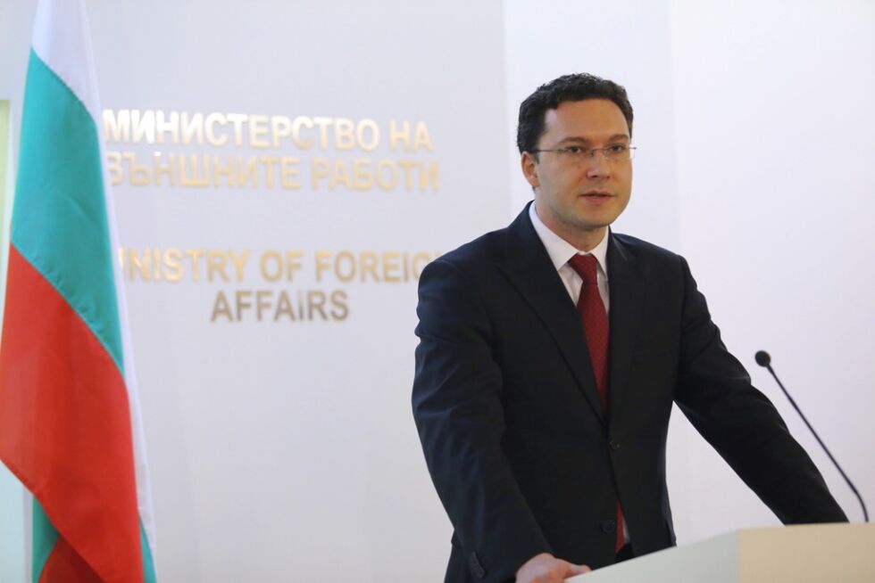 Няма да разкриваме разпределителен център за бежанци у нас, увери Митов 