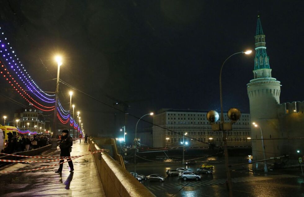 Водолази намериха пистолета, с който е убит Борис Немцов