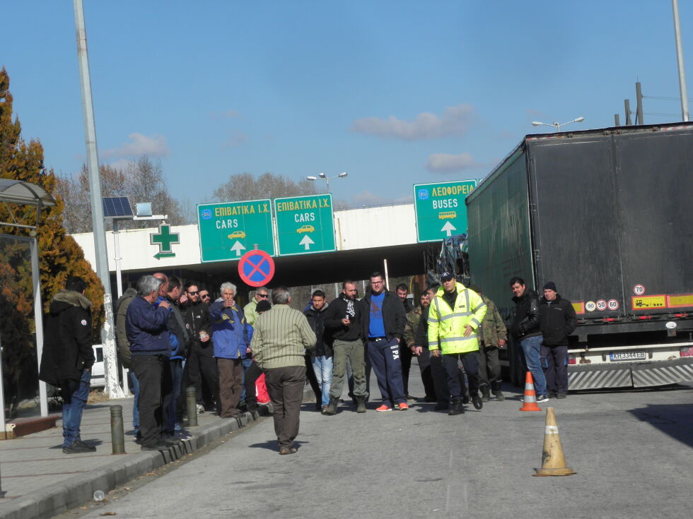 Протест и контрапротест блокираха напълно „Кулата-Промахон” 