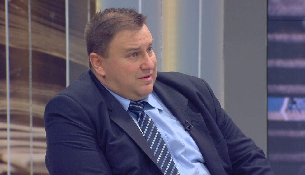 Емил Радев: Структурите на ГЕРБ искат Делян Добрев да остане в политиката