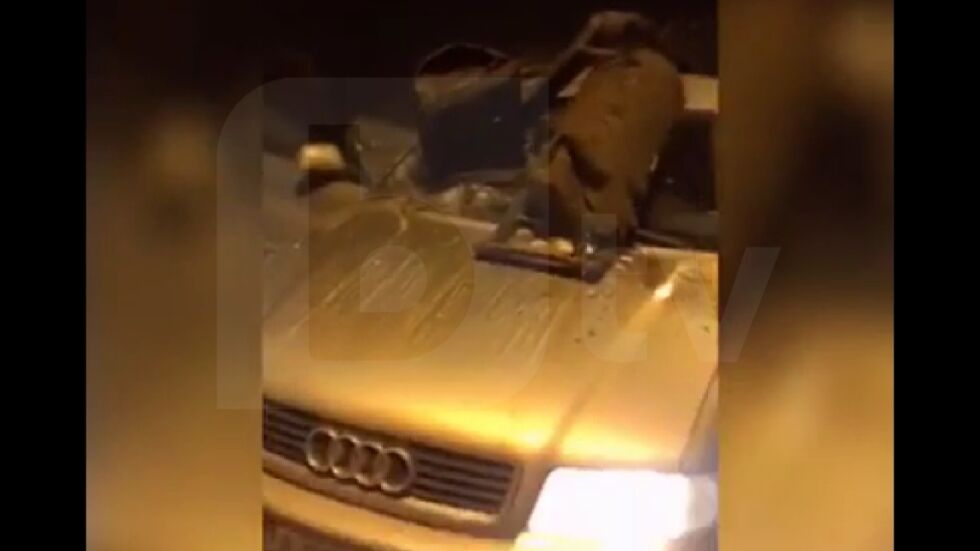 Осветителната тръба в „Ечемишка“ е паднала заради корозия (ВИДЕО)