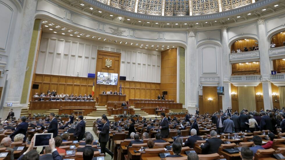 Румънският кабинет оцеля при вота на недоверие