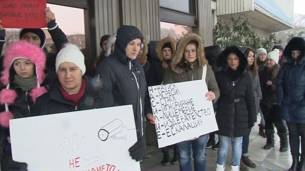 Родители във Варна протестираха срещу насилието в детските градини