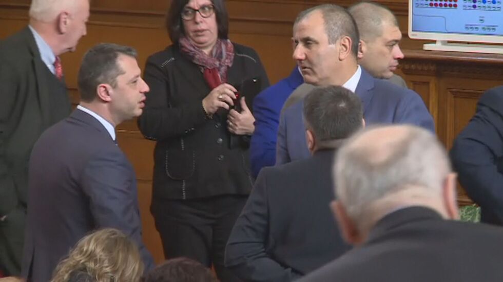 Сделката за ЧЕЗ и днес стана повод за словесни престрелки в Парламента