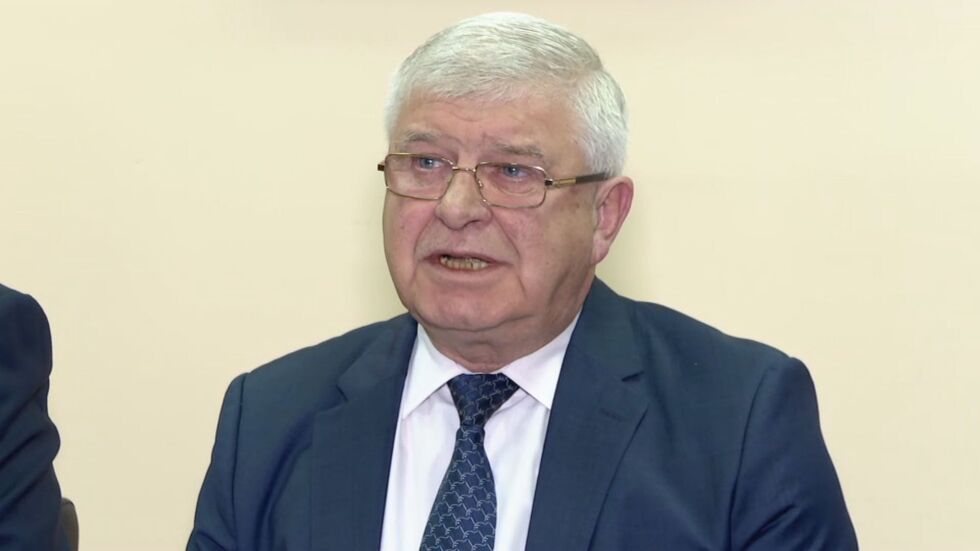 Ананиев: Разрешаваме трансплантациите и отваряме парковете