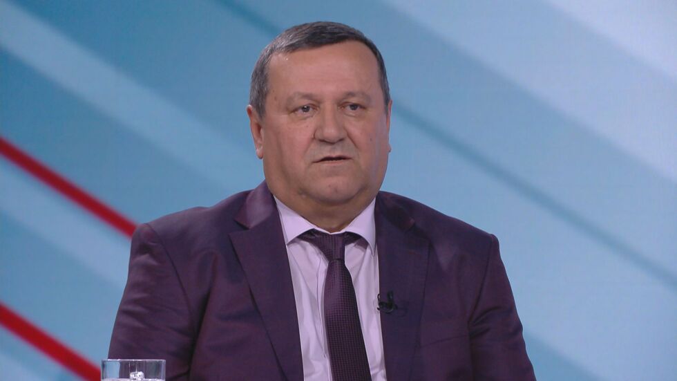 Адемов: Страховете от коронавируса са пресилени и създават организиран хаос