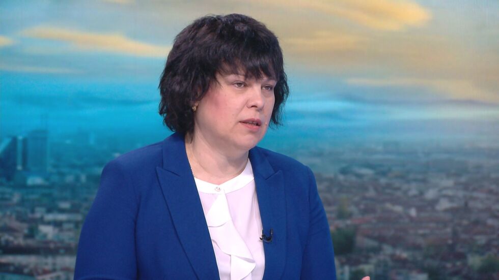 Таня Михайлова: Не може да се каже кога всички ученици ще се върнат заедно в училище