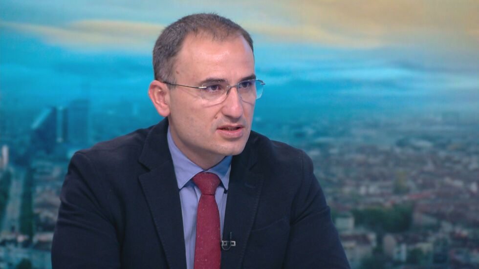 Лекар: Британският вариант на COVID-19 е по-вирулентен, но по-малко влизат в болница