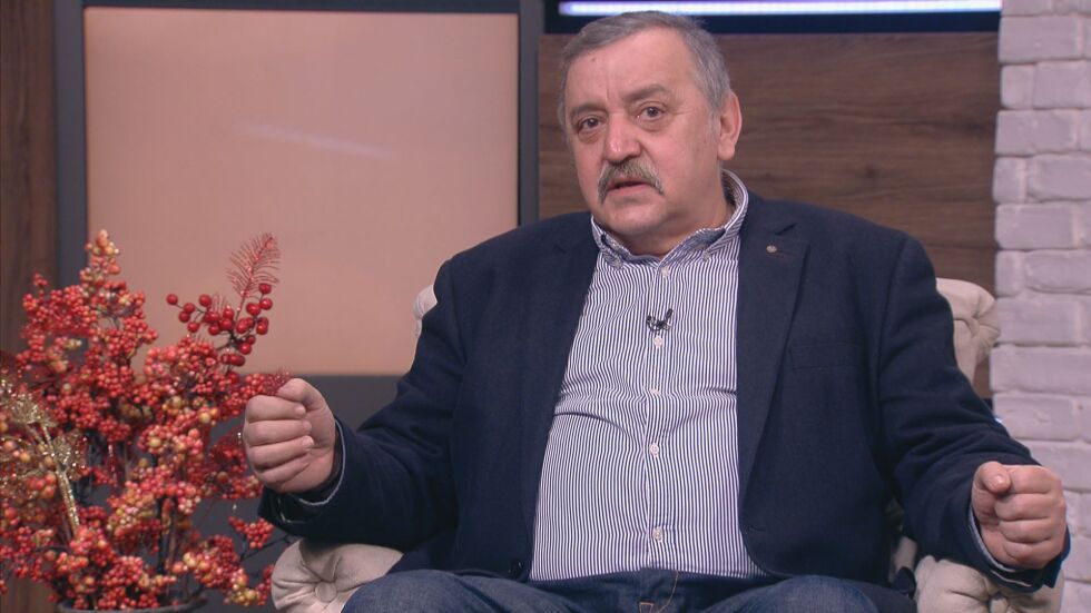 Проф. Кантарджиев: Преболедувалите COVID-19 може да се ваксинират само с една доза
