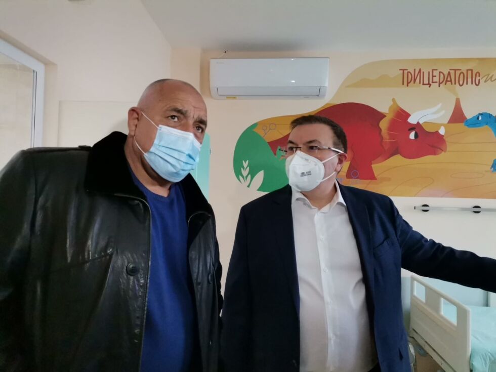 Ангелов: Ще преценим възможно ли е да възстановим "зелените коридори"