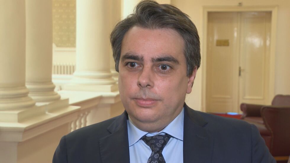 Заради спрените доставки на газ: Асен Василев и Александър Николов заминават за Брюксел