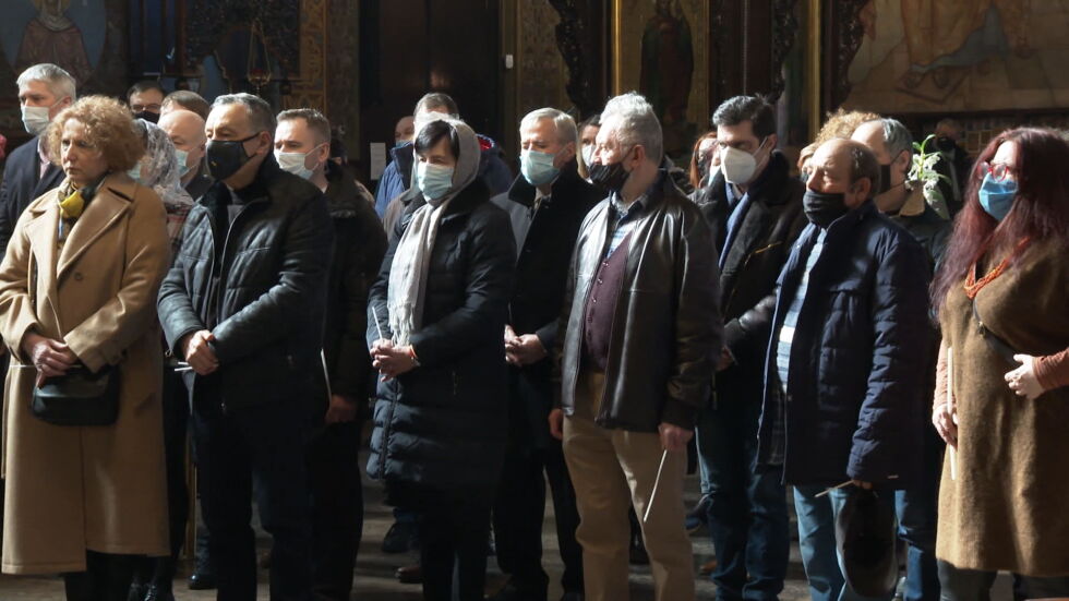 Молебен за Украйна – десетки украинци се помолиха за мир
