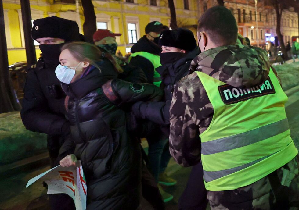 Над 1000 души са задържани на антивоенни митинги в Русия