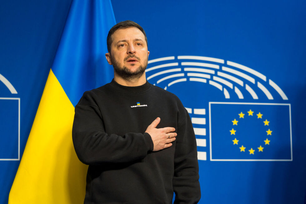 ЕП посрещна Зеленски с дълги аплодисменти 