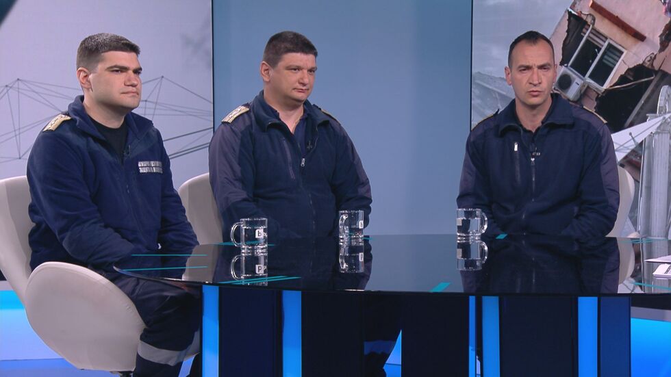 Мисия "Спасяване": Трима пожарникари разказват за издирване на оцелели в Турция