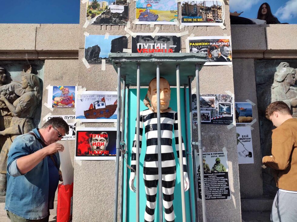 Демонстрация в Бургас: Десетки руснаци и украинци „изправиха Путин пред трибунал“