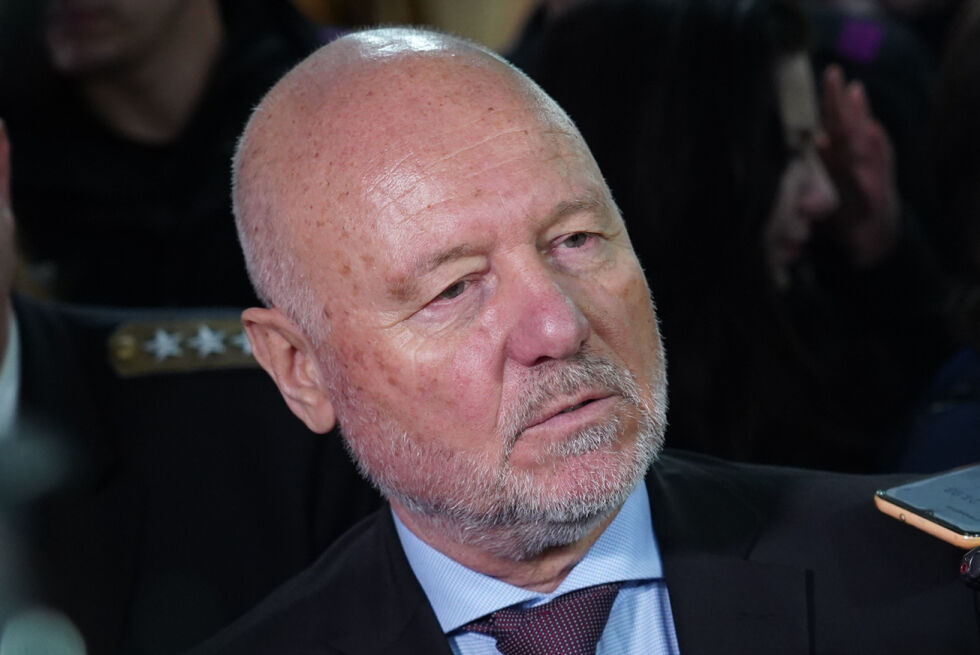 "Няма нужда да се борим кой помага на Украйна": Министър Тагарев няма да подаде оставка