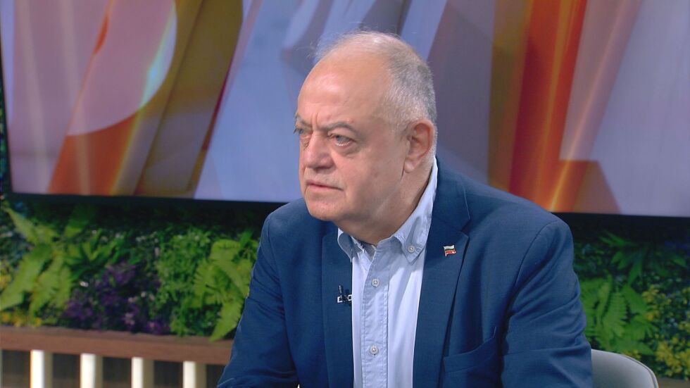 Атанасов: Притеснителен е бъдещ политически сценарий, при който Радев стане премиер, а Йотова – президент
