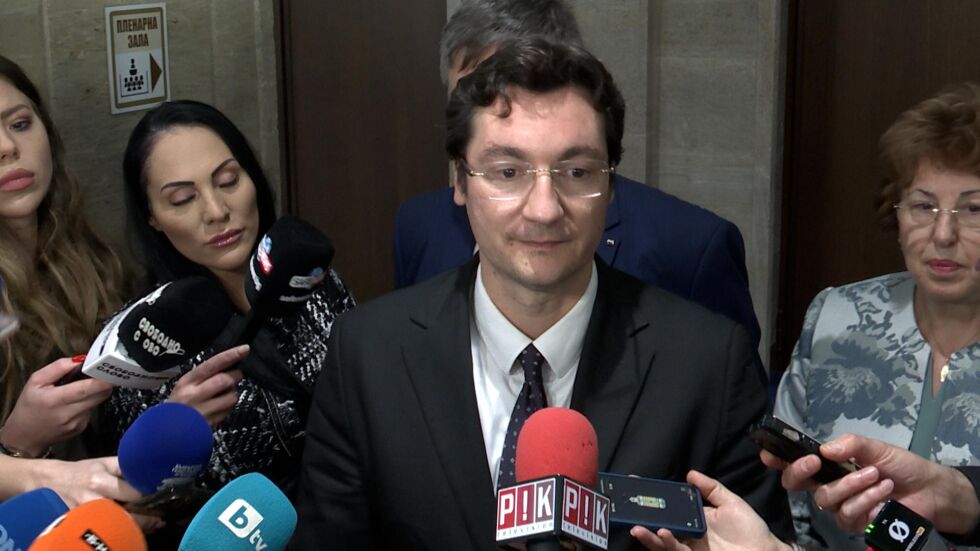 Крум Зарков: Депутатите от БСП, отхвърлили ветото на президента Йотова, няма да са депутати в следващото НС