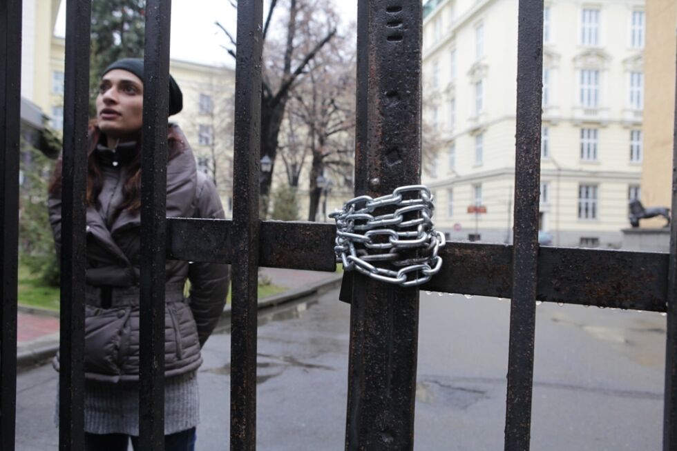 СУ отново окупиран с искания за оставки