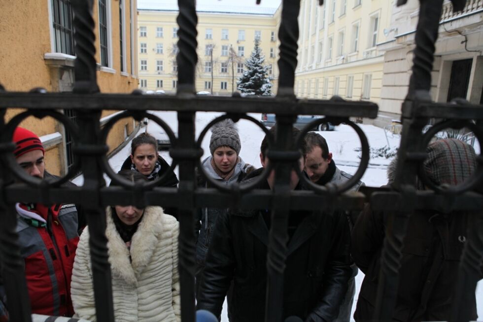 Политическата реакция за окупацията - предимно негативна и основно във фейсбук