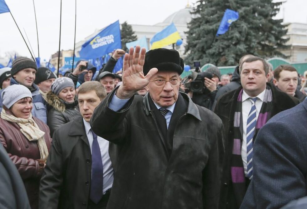 Украинският премиер Микола Азаров подаде оставка