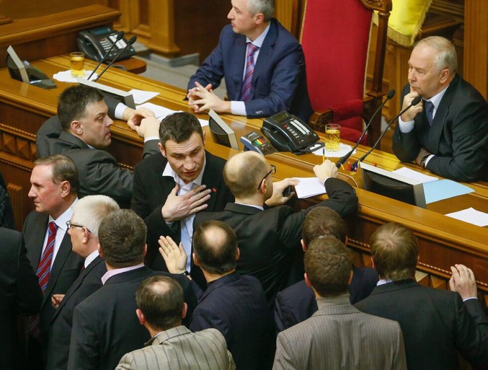 Властта в Киев прие закона за амнистията, опозицията го отхвърли