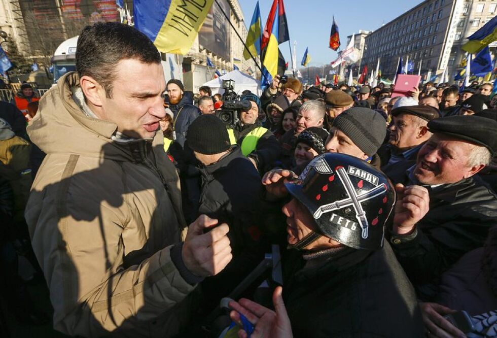 Украинската опозиция поиска оставката на вътрешния министър