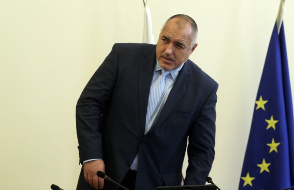 Борисов гледал как във влака за Банкя пътуват не повече от 10-15 души 