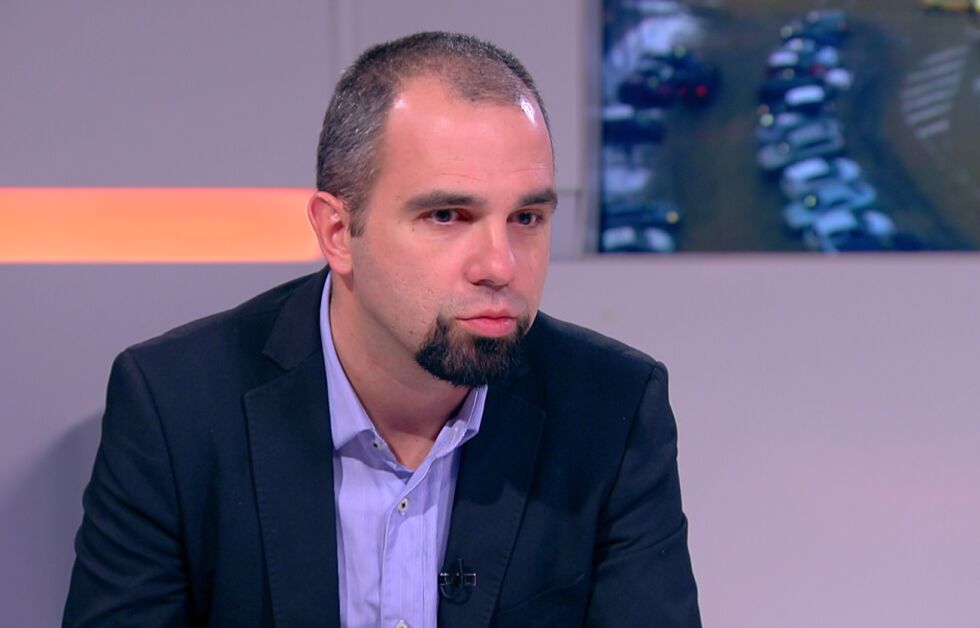 Първан Симеонов: Румен Радев в момента не става президент, той става премиер