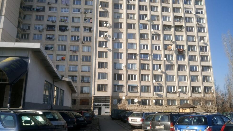 Среднощна акция в стара квартира на Росен Ангелов в „Дружба”