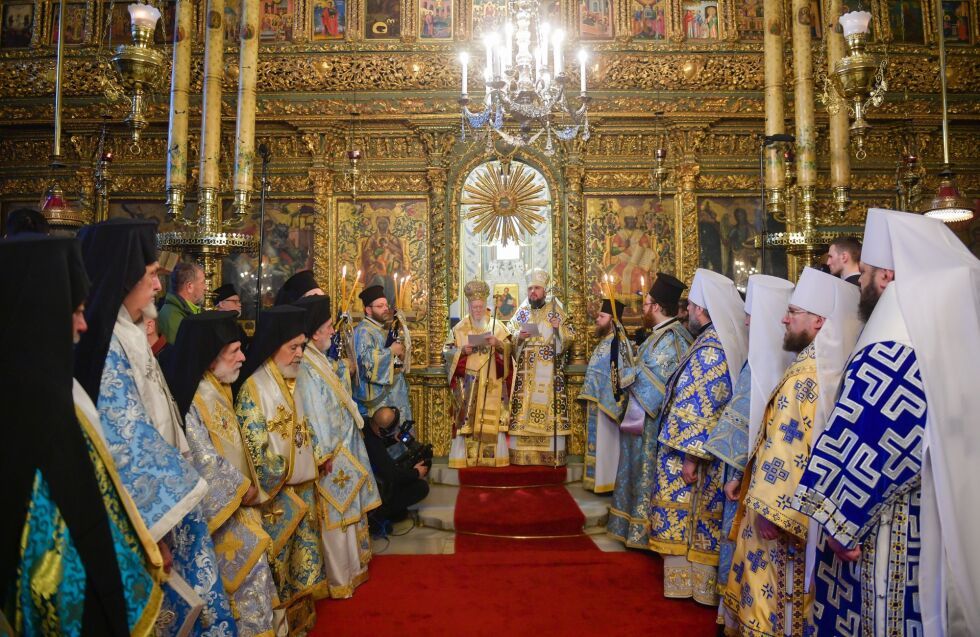 Украйна забранява дейността на Украинската православна църква