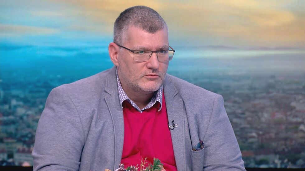 Георги Момеков: Рискът от тежки реакции след ваксина за COVID-19 остава нисък