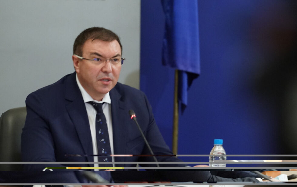 Здравният министър с писмо до "АстраЗенека" заради забавяне на доставките