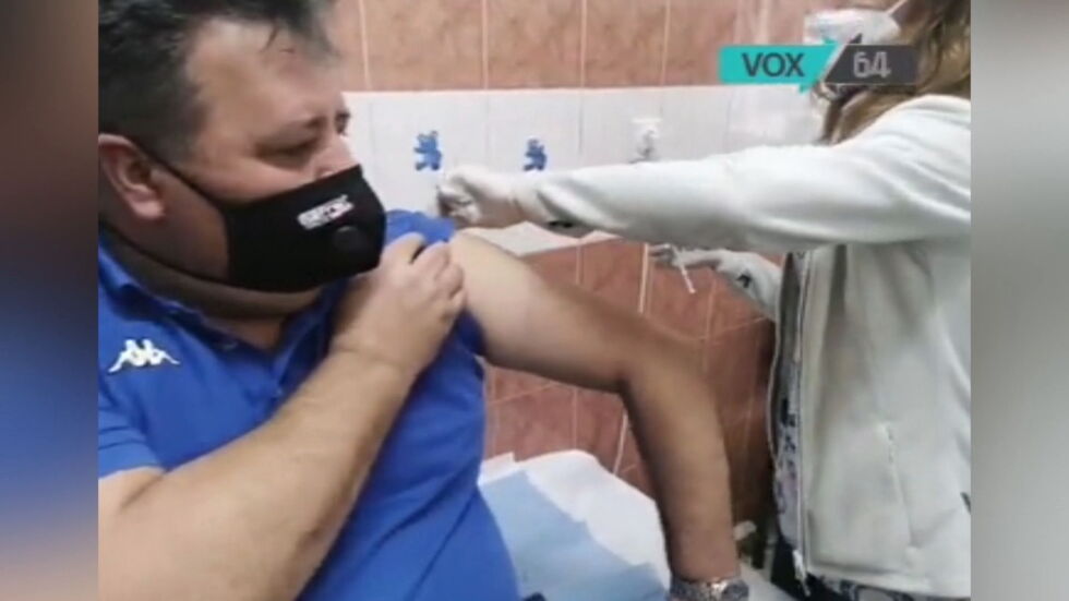 В Сандански, освен общински съветници, е ваксиниран и роднина на шефа на болницата