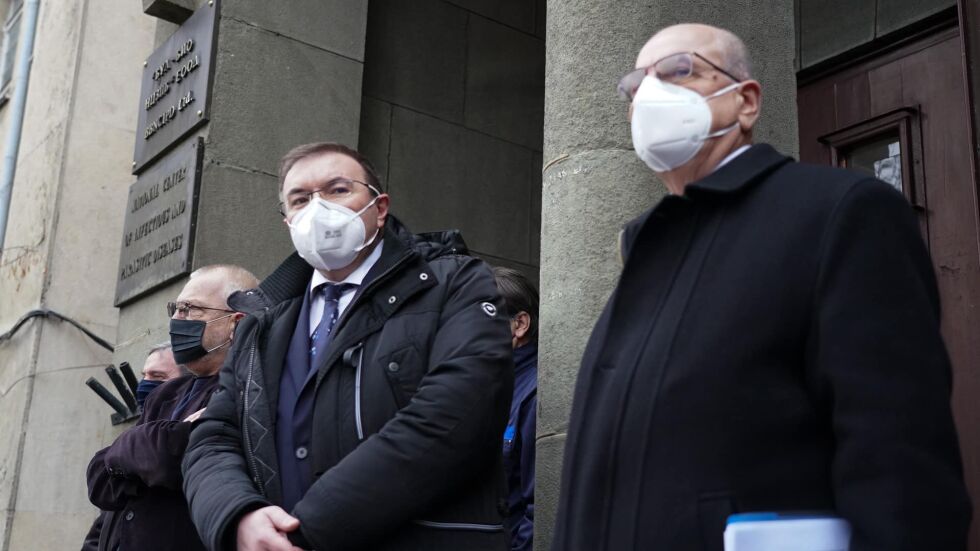 Здравният министър: Обмисляме промяна на мерките, но най-рано от началото на февруари