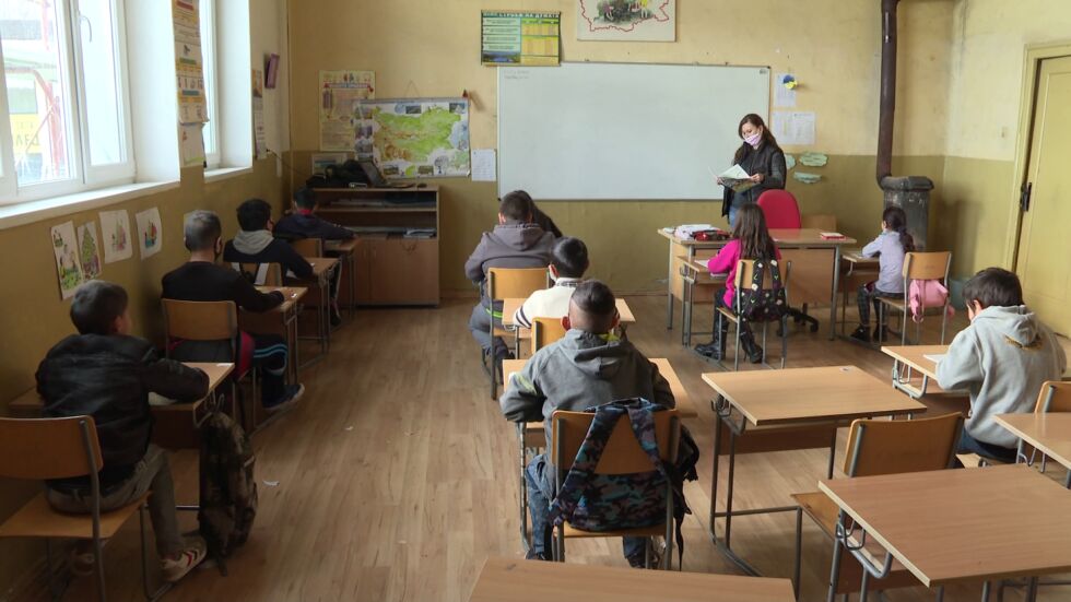 Притеснени от COVID ваксината: Защо учители решават да се въздържат от имунизация?