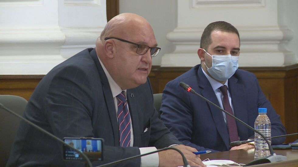 Брънзалов: Желаещите да се ваксинират да се запишат при личните си лекари