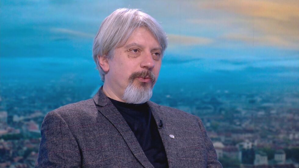 Прогнозата на проф. Витанов: Новите случаи на COVID-19 ще достигнат 10 000 на ден