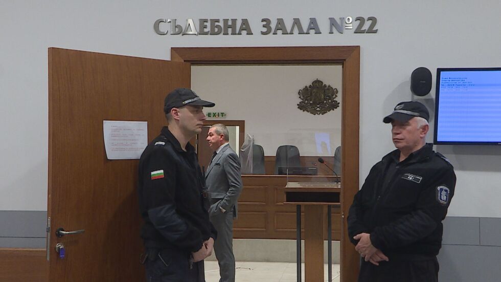 Петков срещу Борисов: Делото продължава след месец