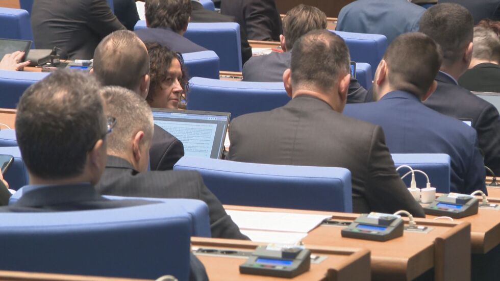 Кой ще оглави парламента: Напрежение между ПП и ДБ заради председателството на НС
