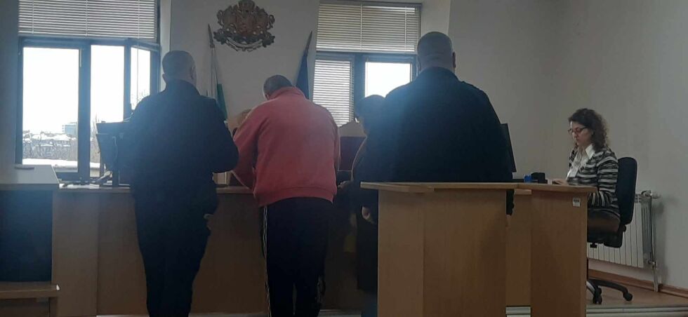 Осъдиха пияния шофьор на автобус, ударил три паркирани автомобила в Пловдив