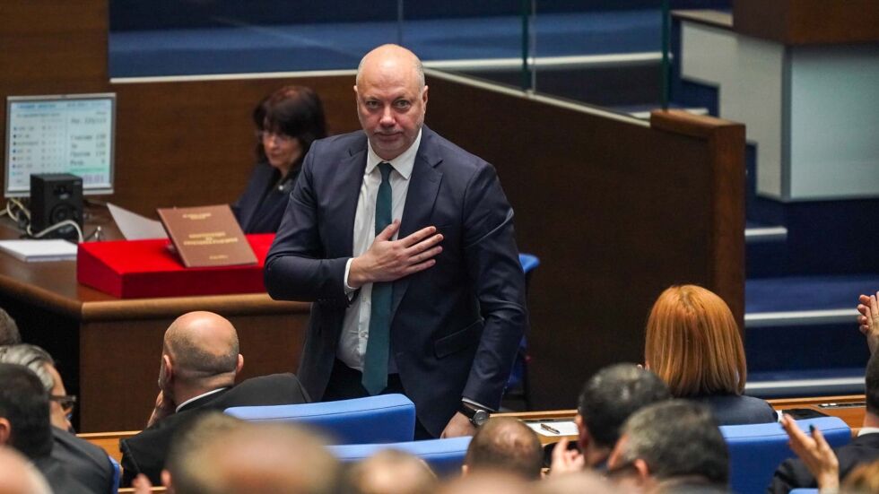 Задочен сблъсък и в парламента: Какви са оценките за 100-те дни на Желязков?